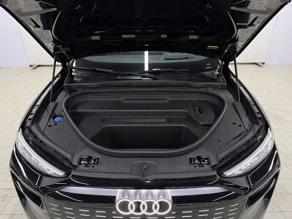 Audi Q6L e-tron 2026 — фото 17