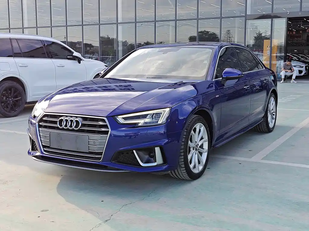 Audi A4L 2019 — фото 1