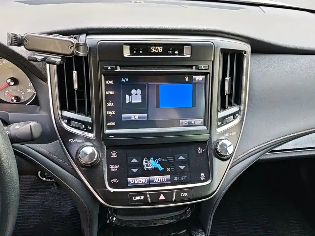 Toyota Crown 2019 — фото 10