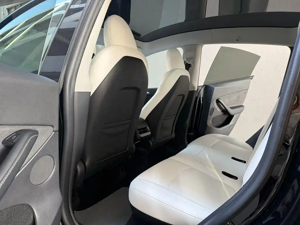 Tesla Model Y 2023 — фото 12
