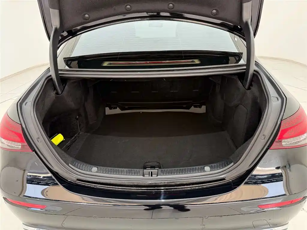 Mercedes-Benz E-Class 2023 — фото 14