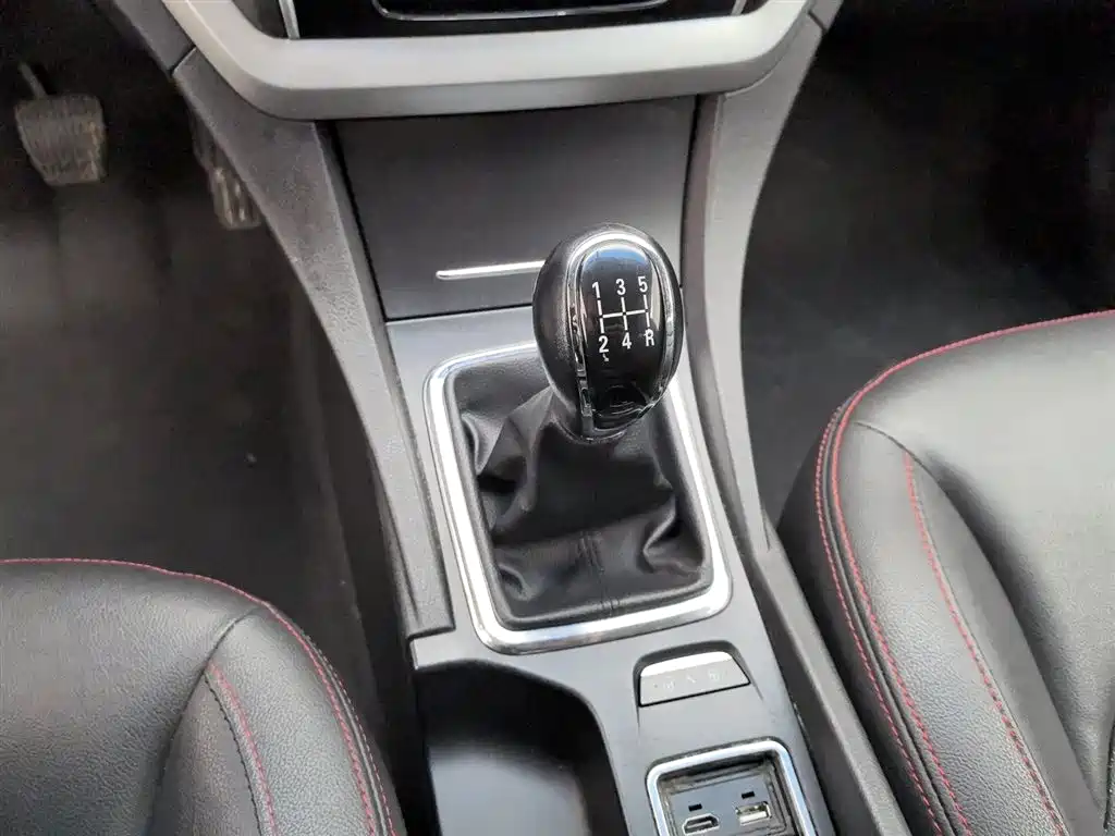 Geely Emgrand 2015 — фото 13