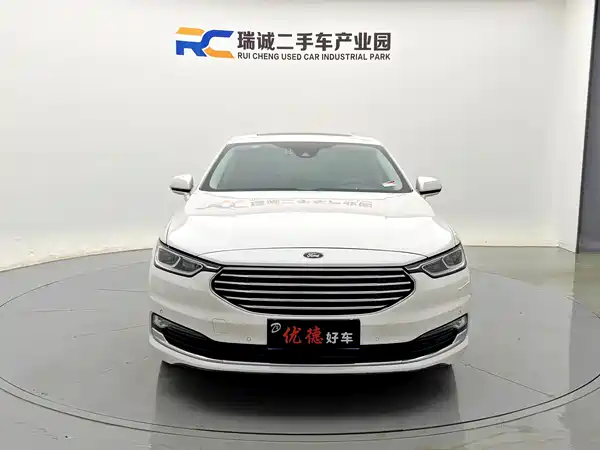Ford Taurus 2019