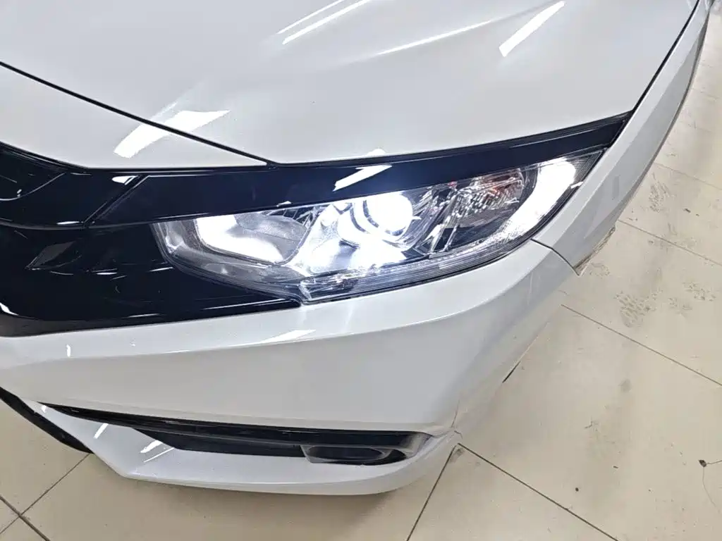 Honda Civic 2020 — фото 18