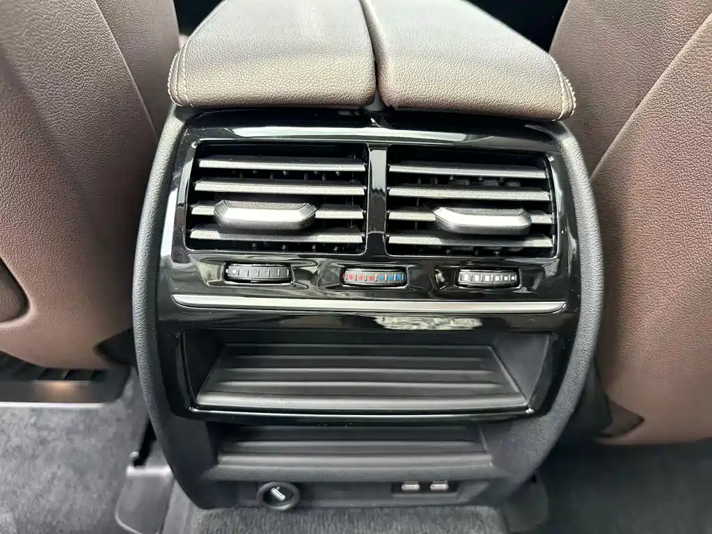 BMW 5 Series 2021 — фото 15