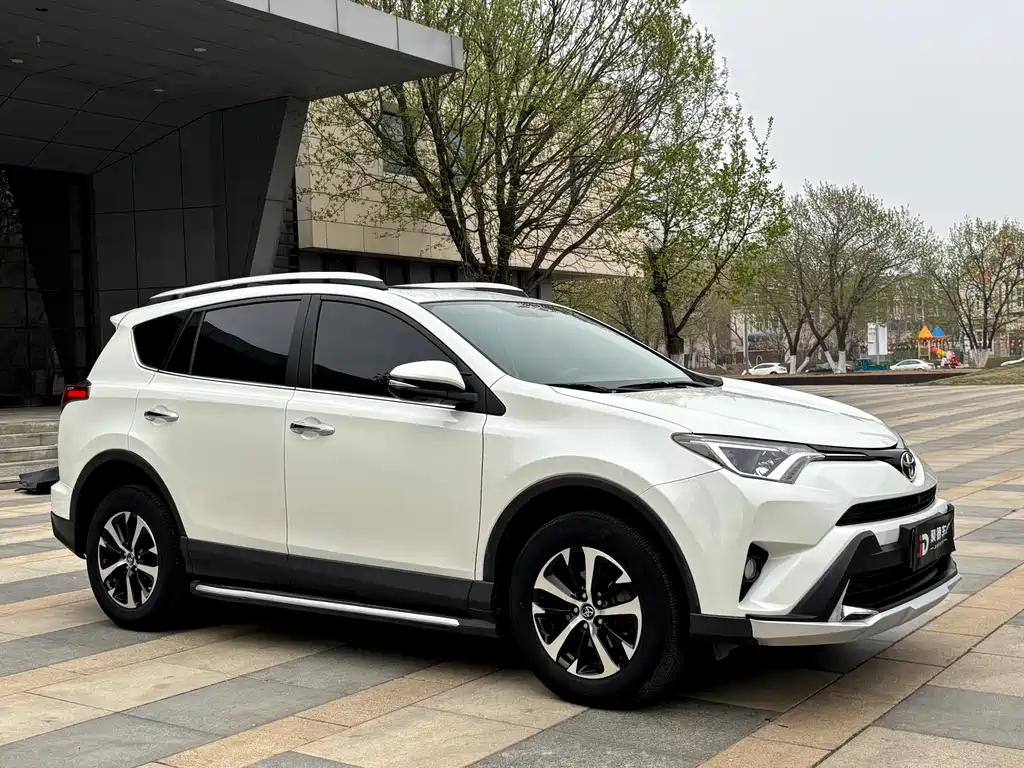 Toyota RAV4 2018 — фото 6