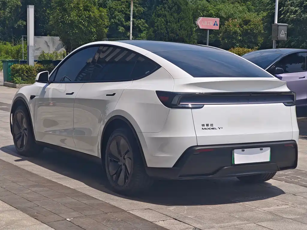 Tesla Model Y 2026 — фото 15