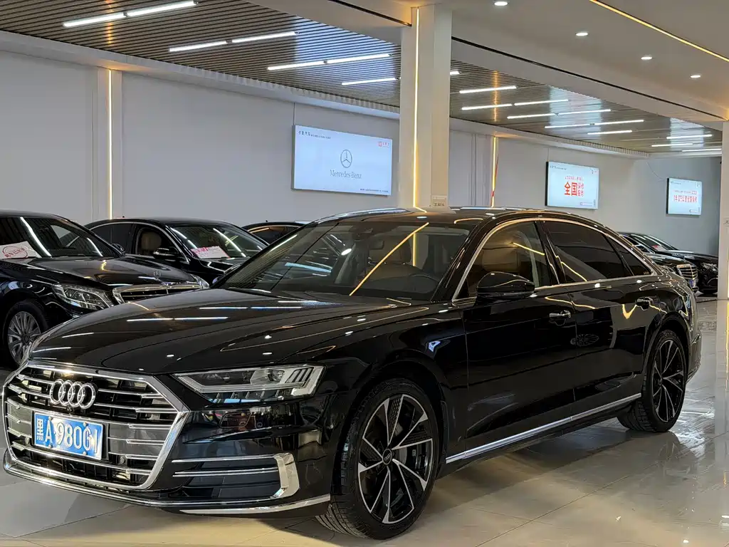 Audi A8 2019 — фото 1