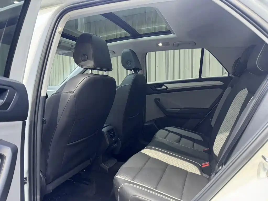Volkswagen T-Roc 2023 — фото 14