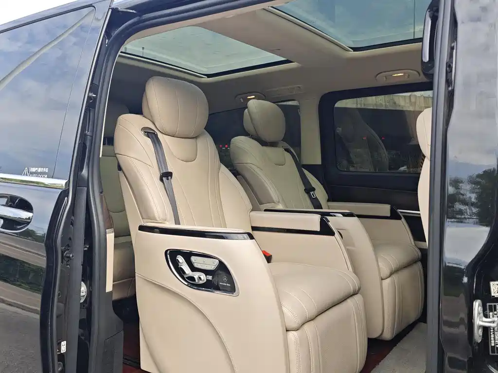 Mercedes-Benz V-Class 2021 — фото 15