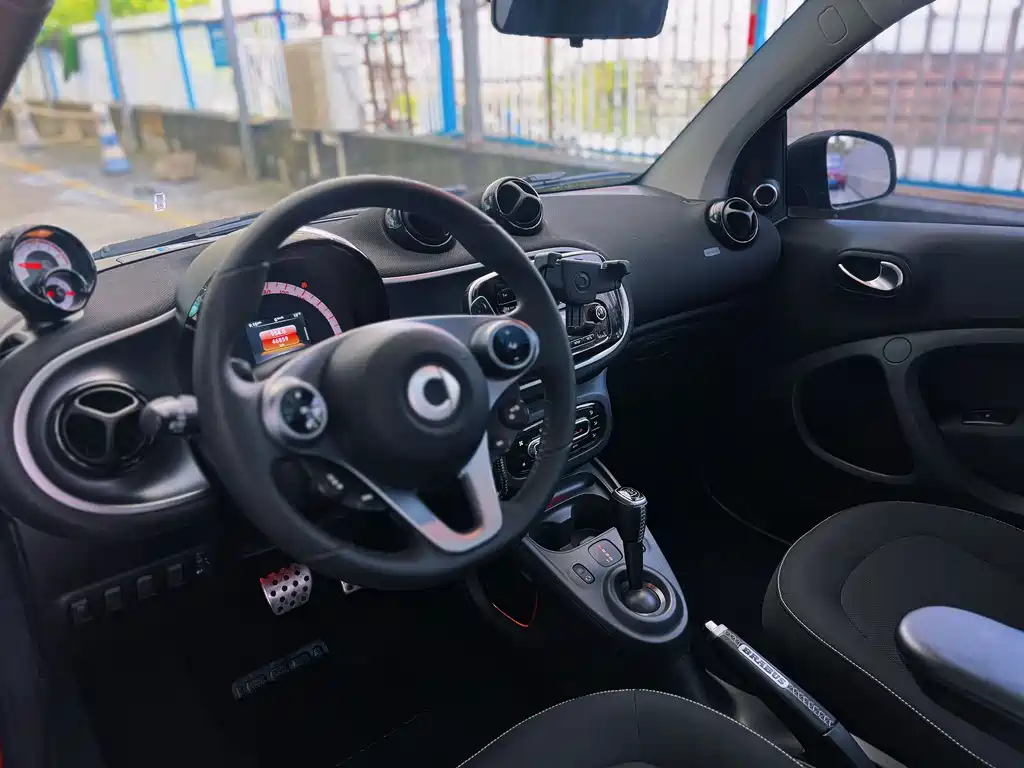 smart Fortwo 2018 — фото 14