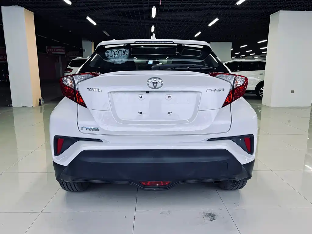 Toyota C-HR 2021 — фото 10