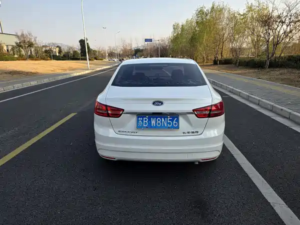 Ford Escort 2015