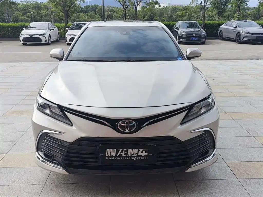 Toyota Camry 2022 — фото 2