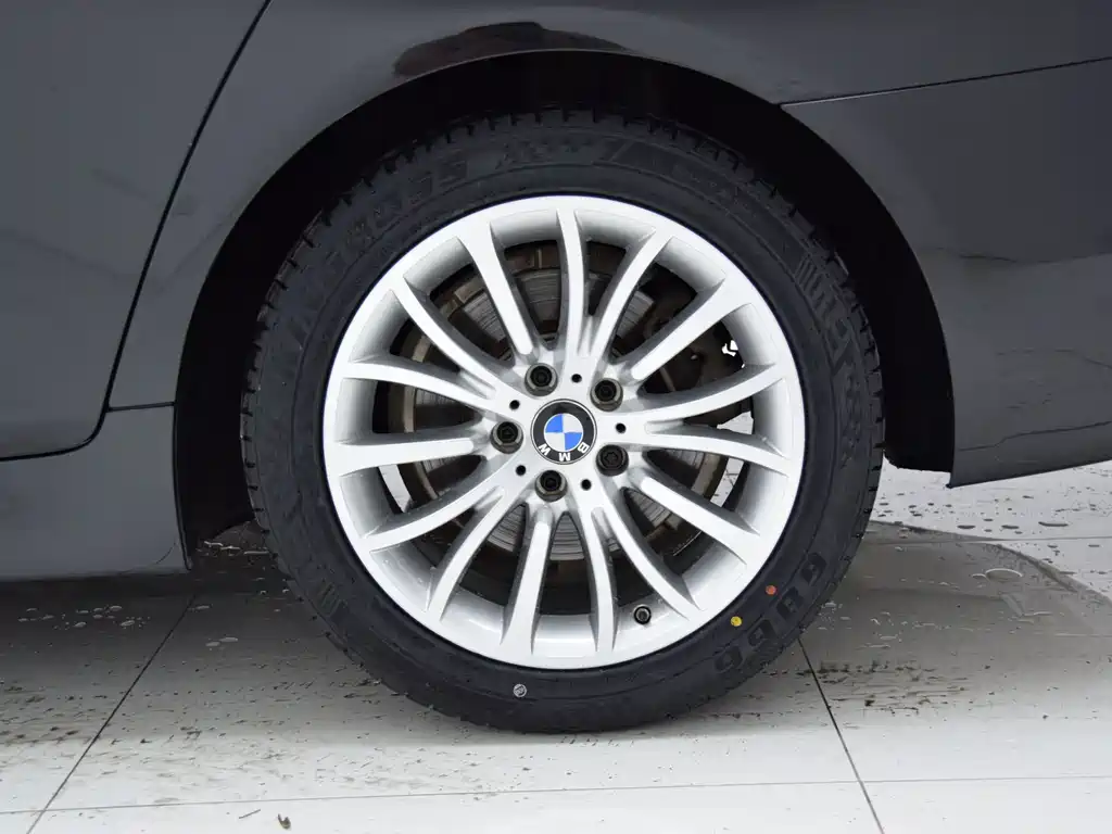 BMW 5 Series 2016 — фото 19
