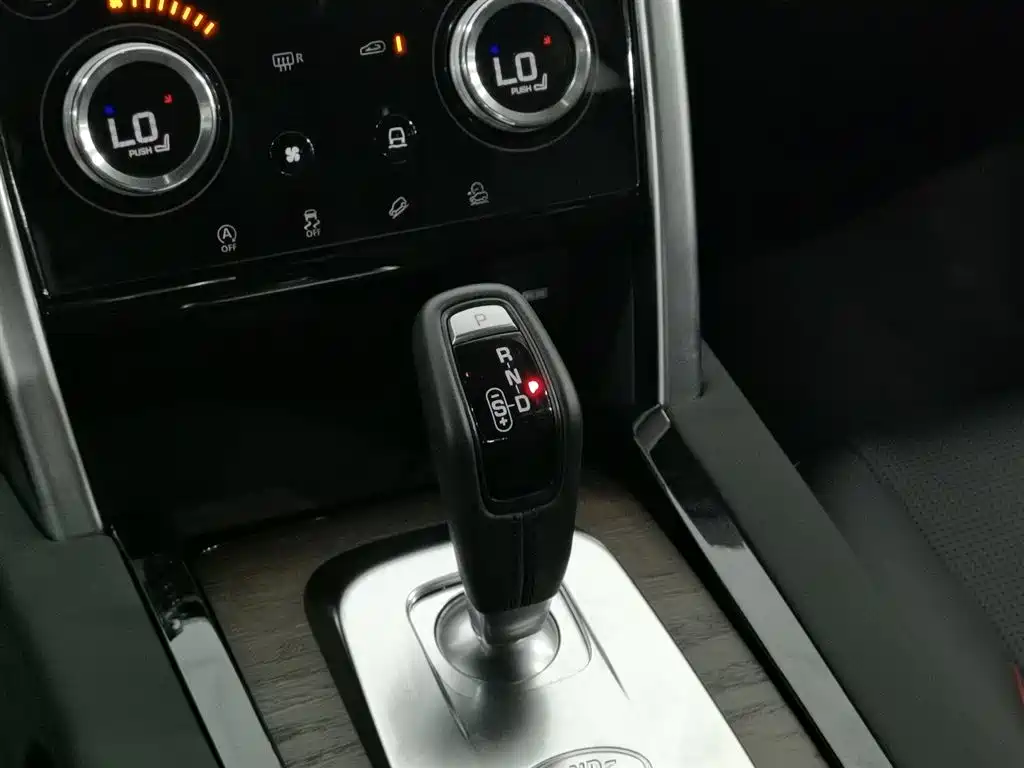 Land Rover Discovery Sport 2023 — фото 13