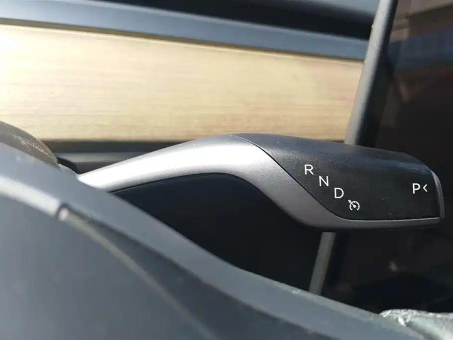 Tesla Model Y 2023 — фото 16