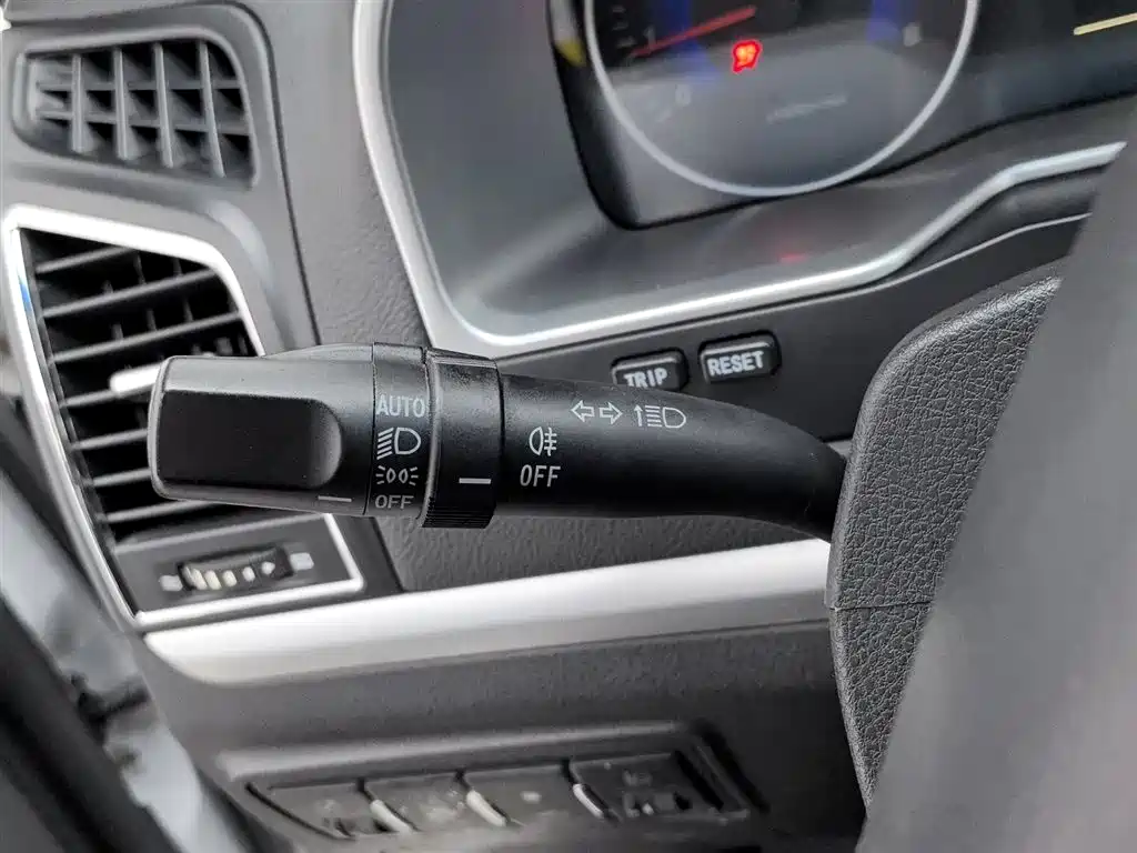 Geely Emgrand 2015 — фото 21