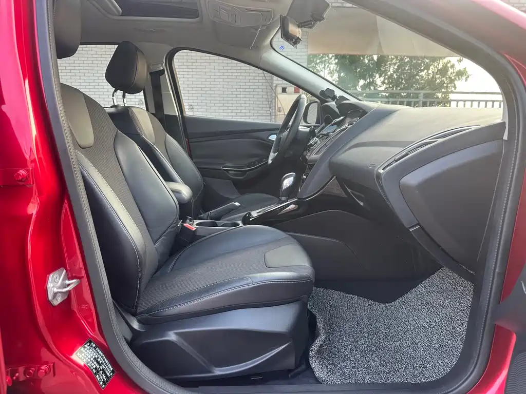 Ford Focus 2014 — фото 13
