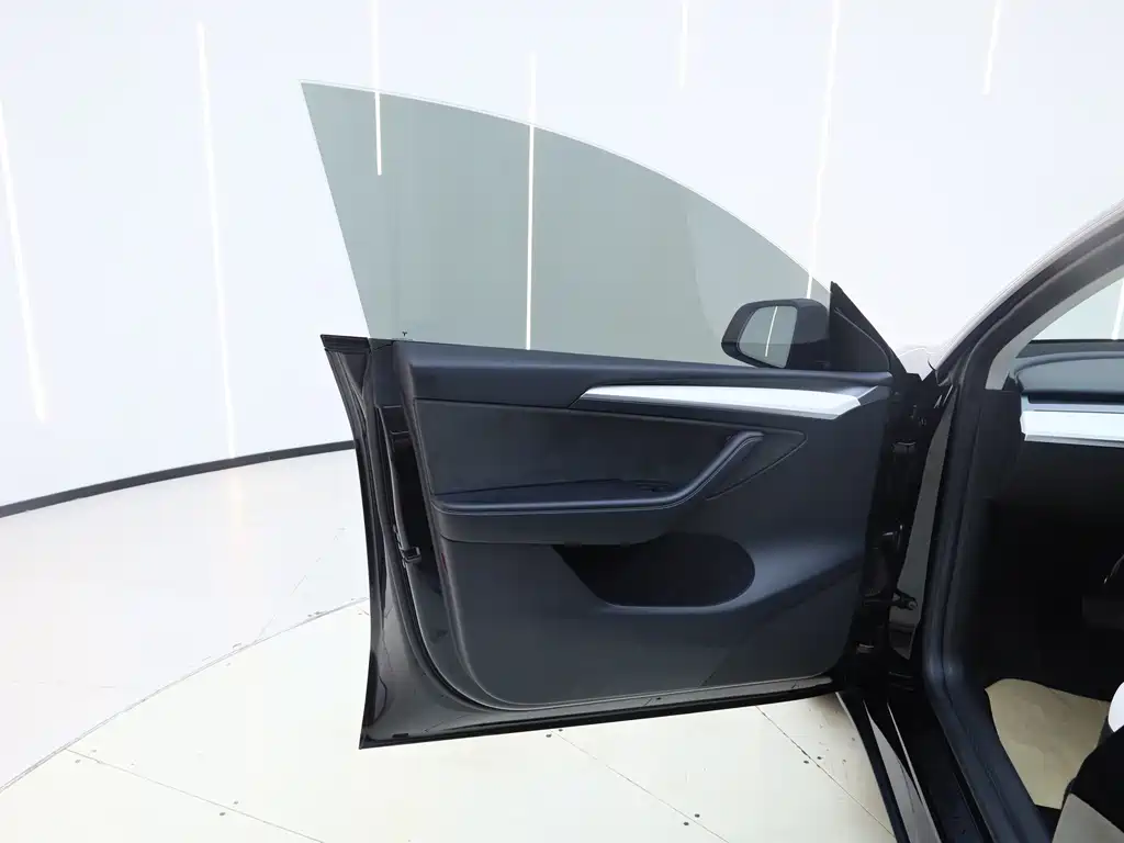 Tesla Model Y 2023 — фото 16