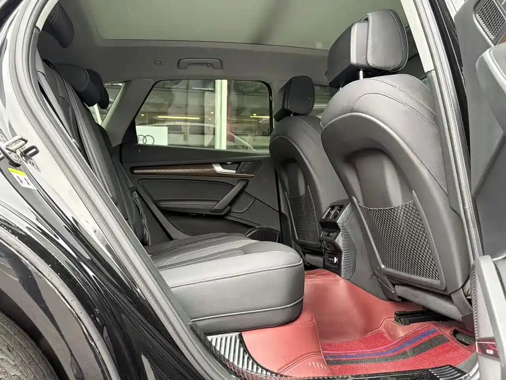 Audi Q5L 2023 — фото 11