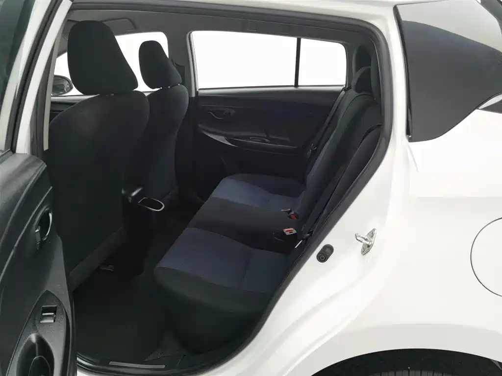 Toyota Yaris L 2019 — фото 12