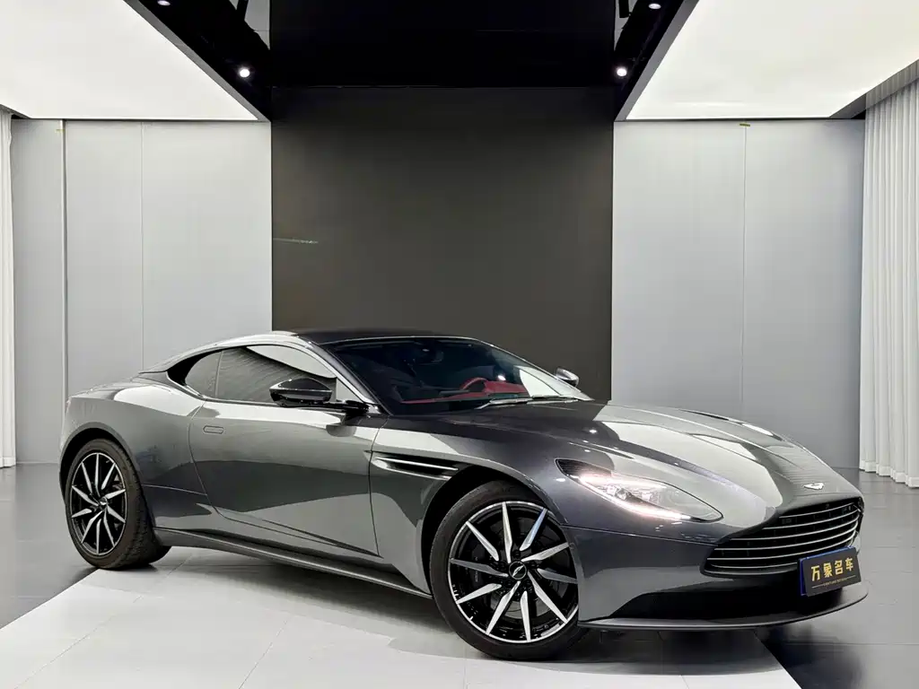 Aston Martin DB11 2020 — фото 7
