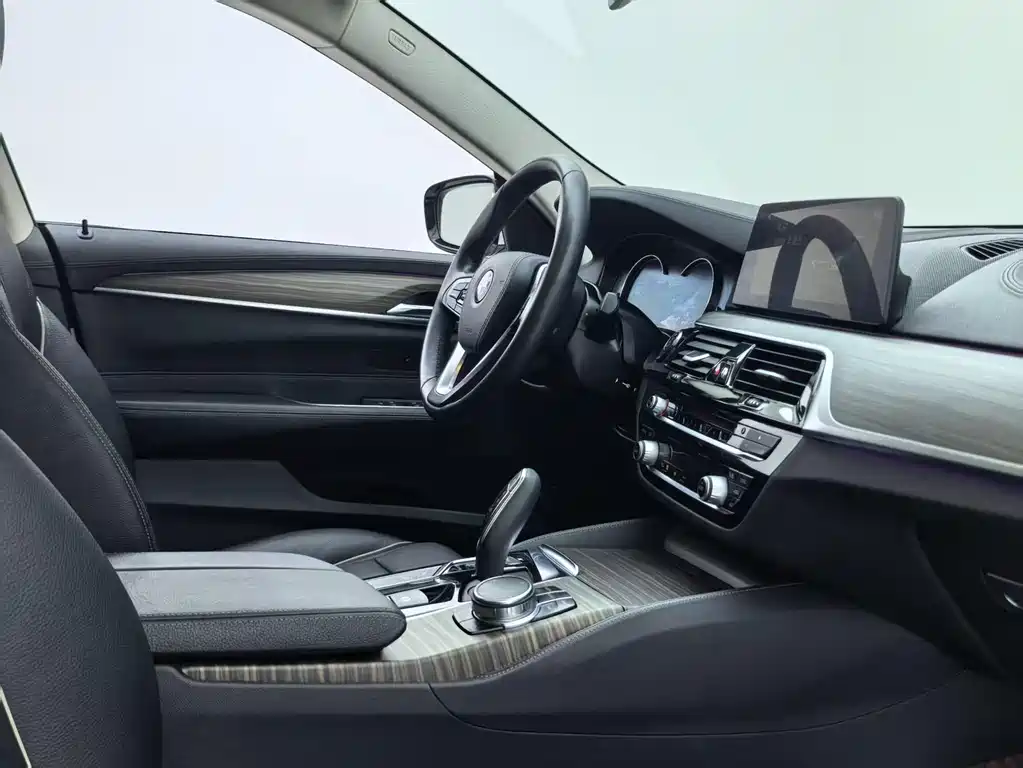 BMW 6 Series GT 2018 — фото 22
