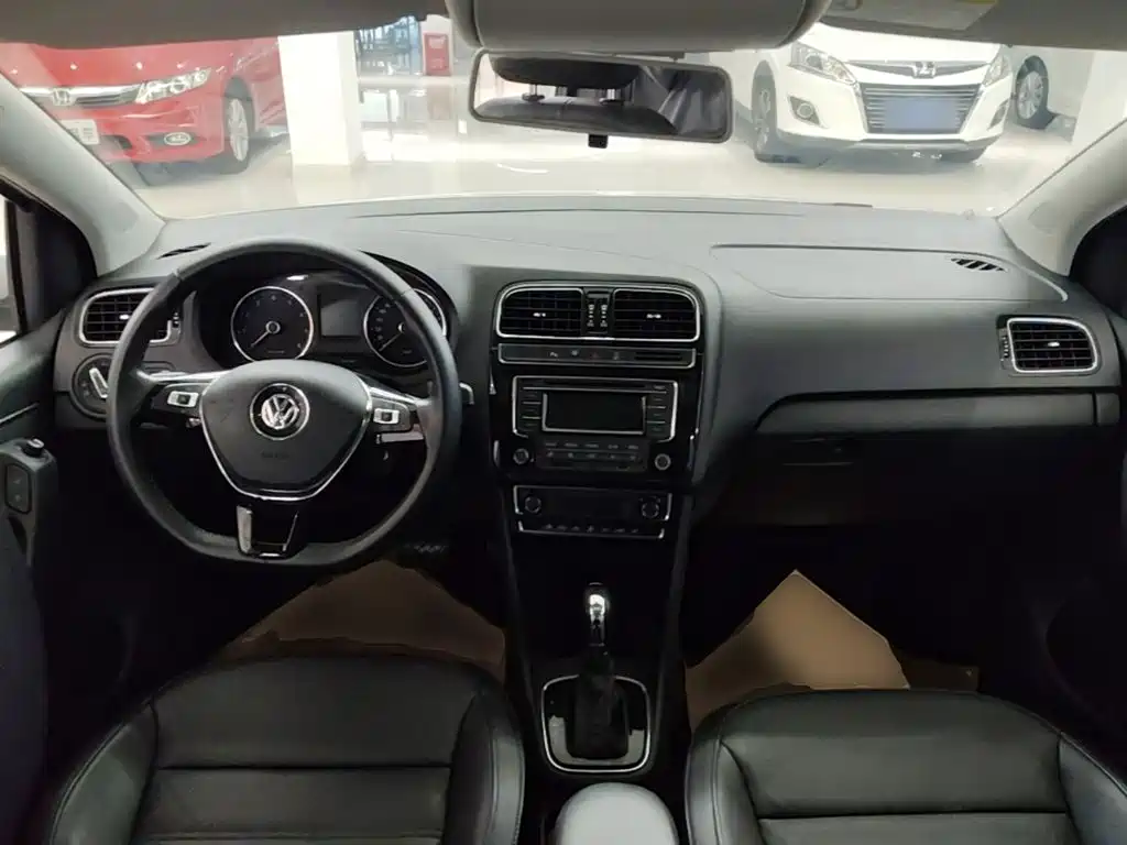 Volkswagen Polo 2015 — фото 10