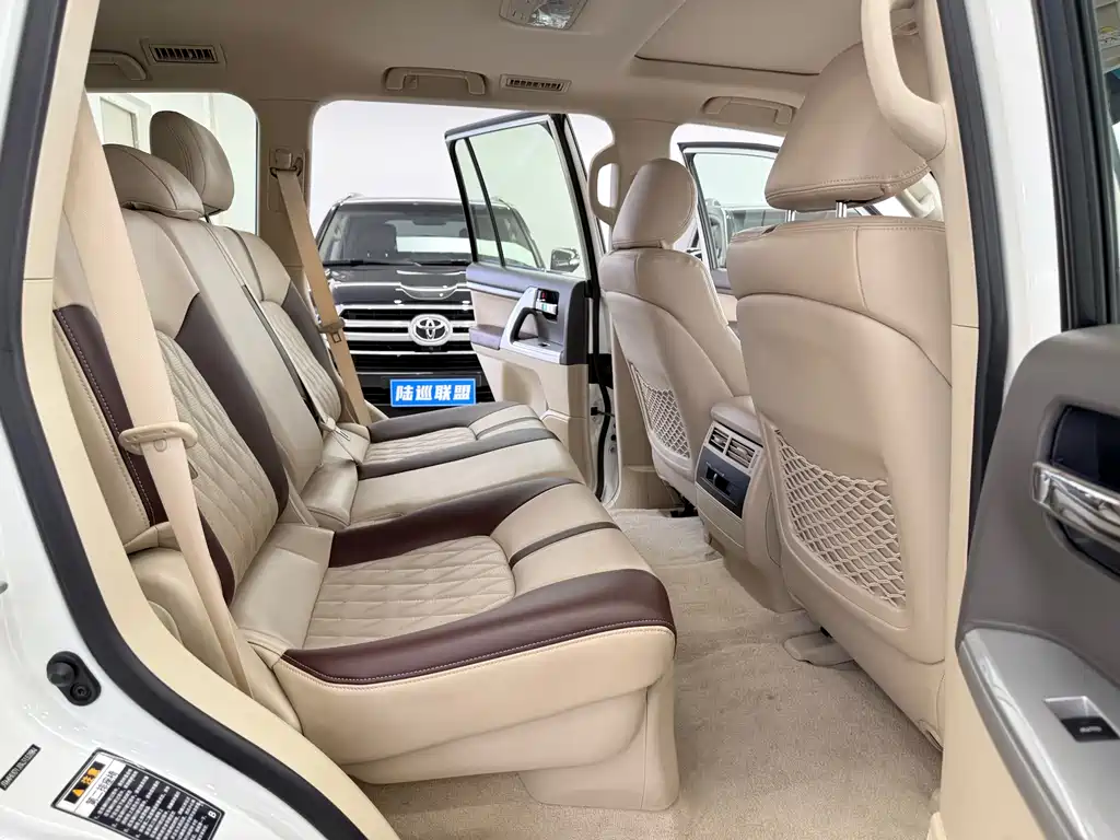Toyota Land Cruiser 2020 — фото 7