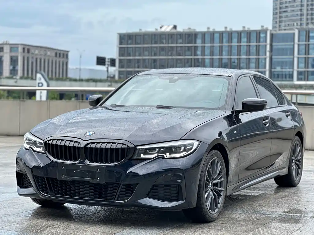 BMW 3 Series 2022 — фото 1
