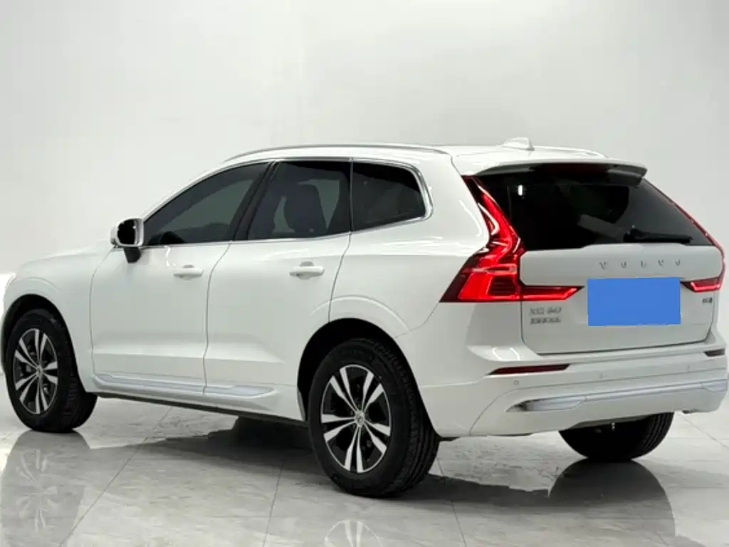 Volvo XC60 2023 — фото 5