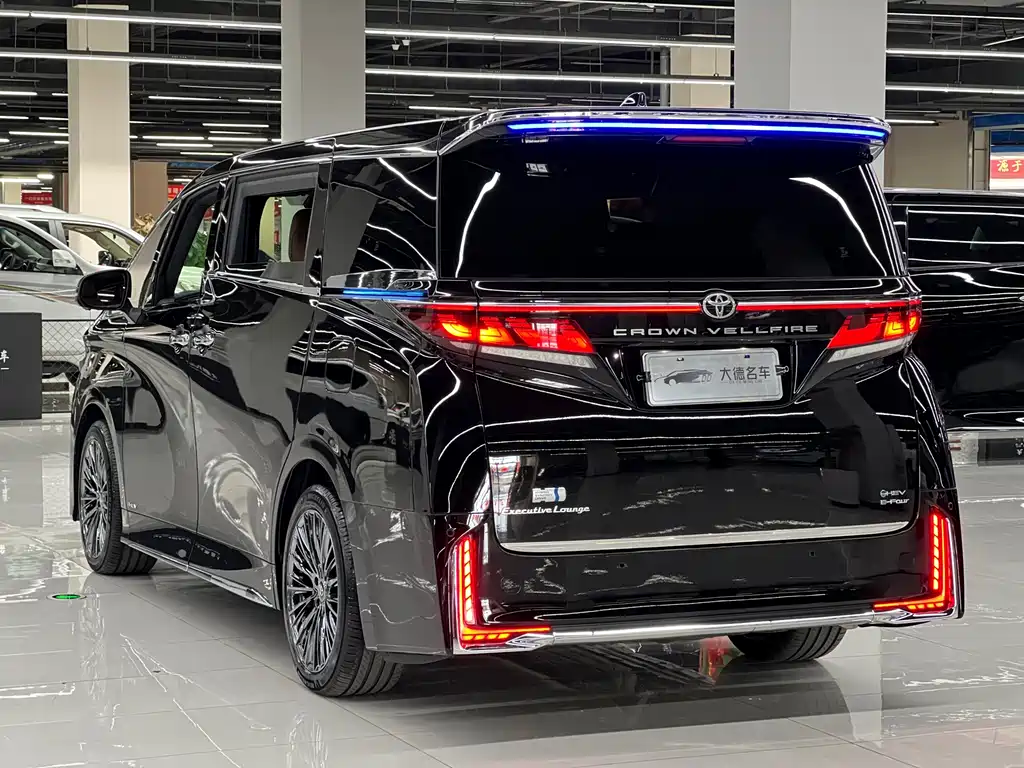 Toyota Vellfire 2025 — фото 6