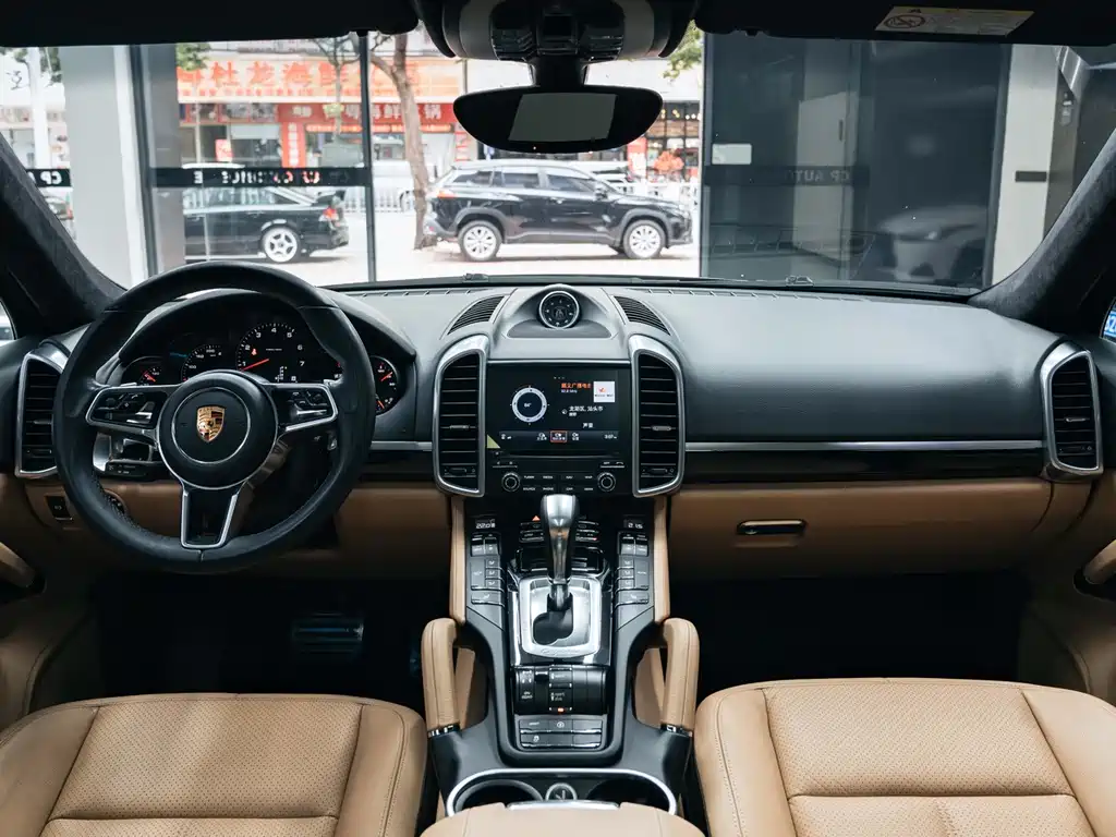 Porsche Cayenne 2017 — фото 14