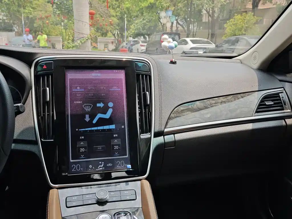 BYD Qin NEV 2018 — фото 10