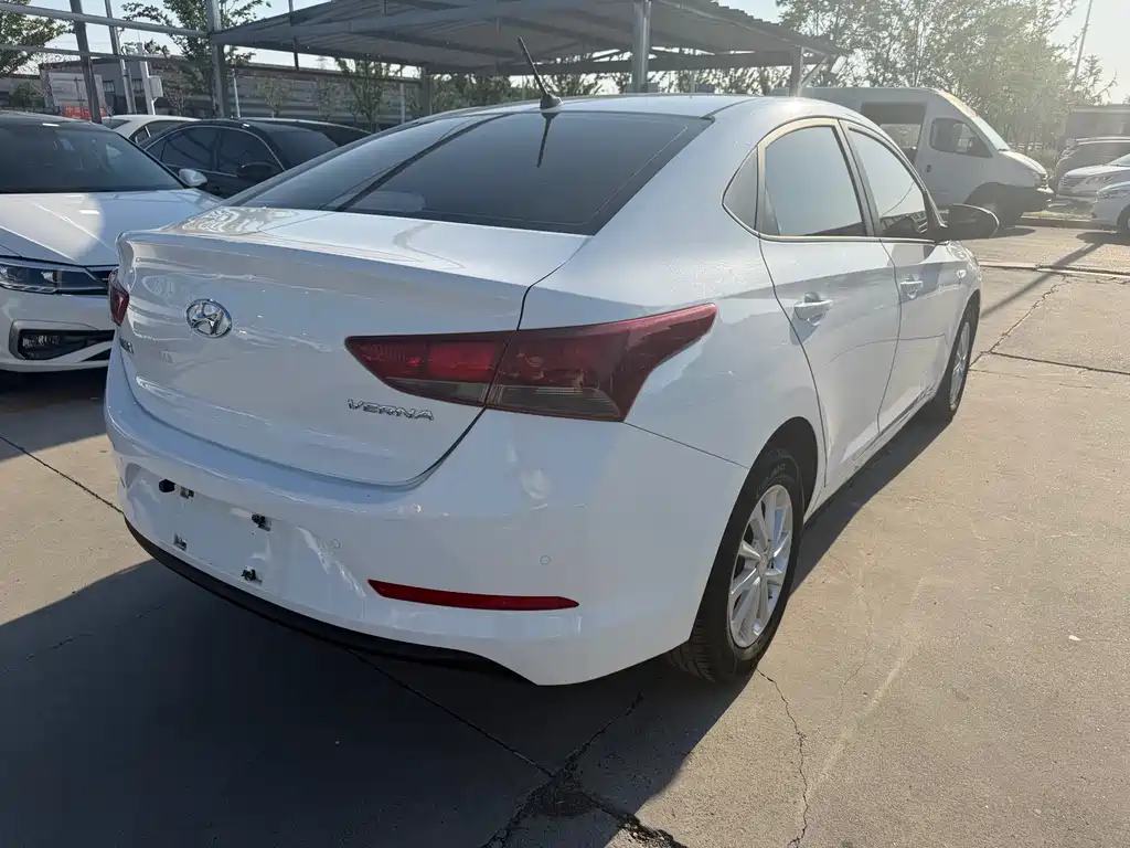 Hyundai Verna 2017 — фото 4