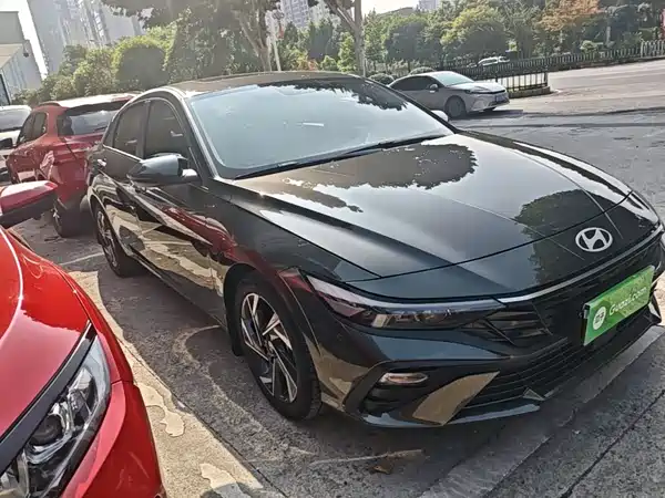 Hyundai Elantra 2025