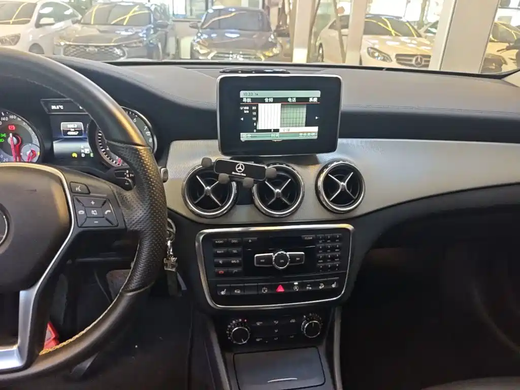 Mercedes-Benz GLA 2015 — фото 13