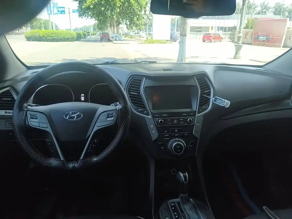 Hyundai Santa Fe 2017 — фото 10