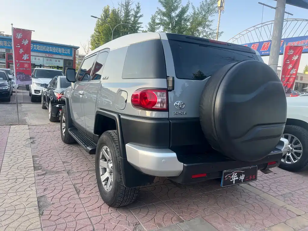 Toyota FJ Cruiser 2019 — фото 2