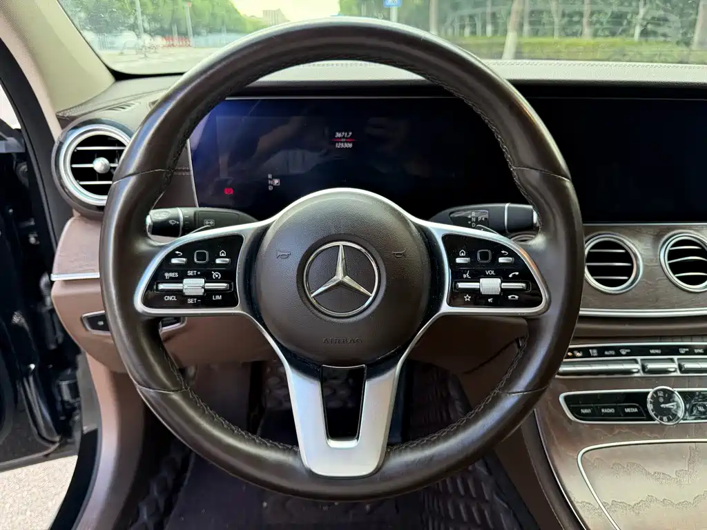 Mercedes-Benz E-Class 2018 — фото 10