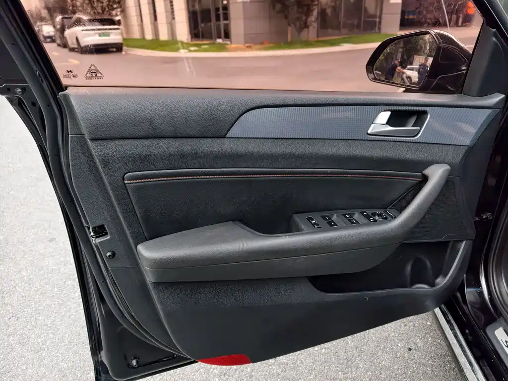 Hyundai Sonata 2015 — фото 17