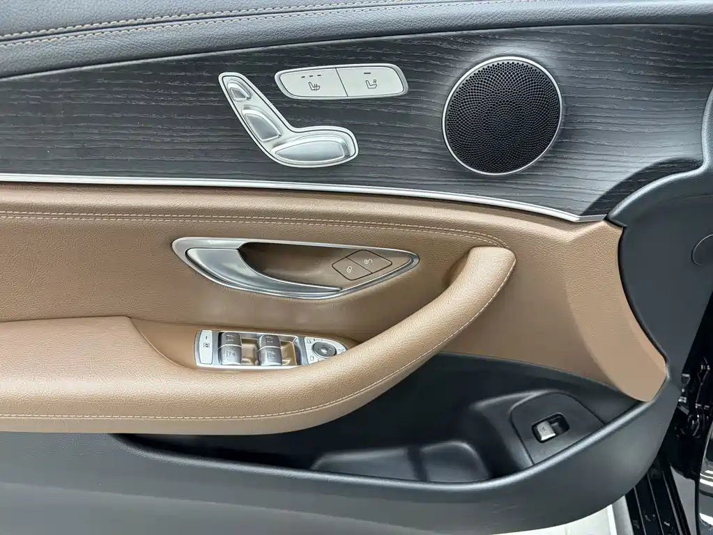 Mercedes-Benz E-Class 2022 — фото 12