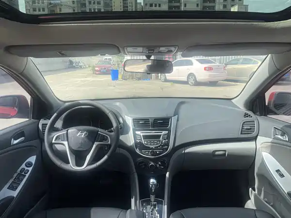 Hyundai Accent 2013