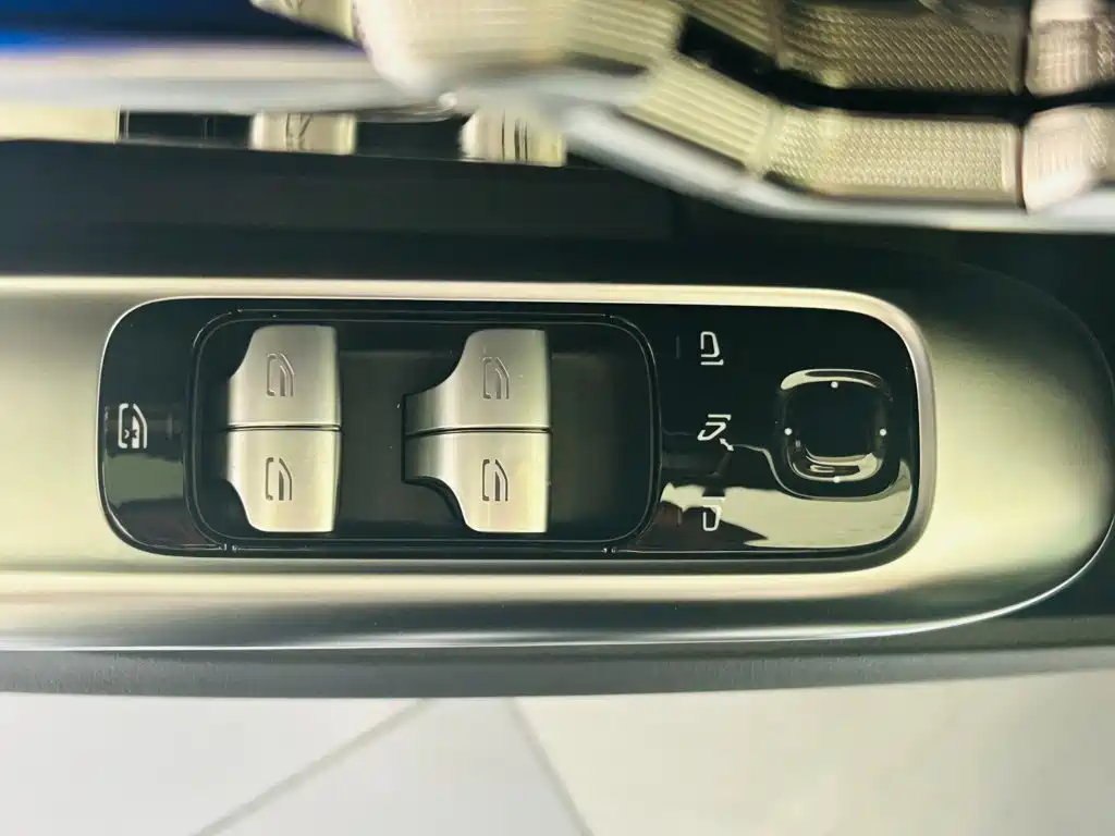 Mercedes-Benz C-Class 2023 — фото 18