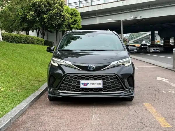 Toyota Granvia 2023
