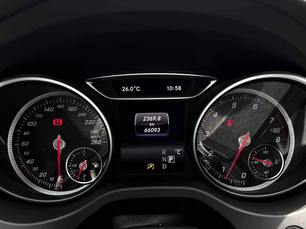 Mercedes-Benz GLA 2017 — фото 14