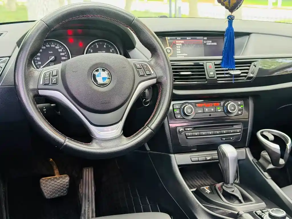 BMW X1 2014 — фото 10