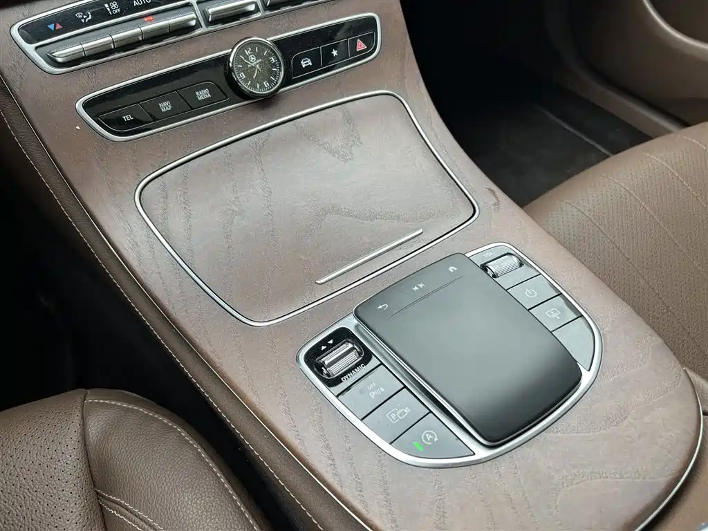 Mercedes-Benz E-Class 2023 — фото 10