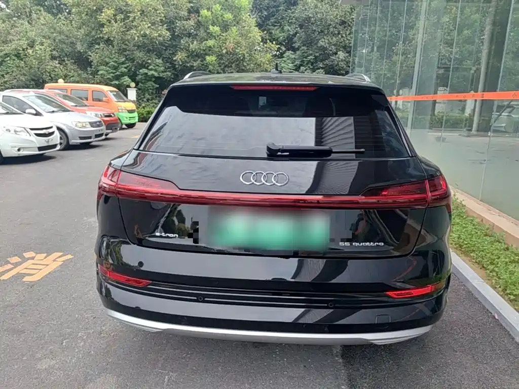 Audi e-tron 2020 — фото 6